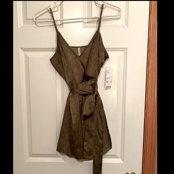 NWT Urban Outfitters Romper - Picture 1 of 8